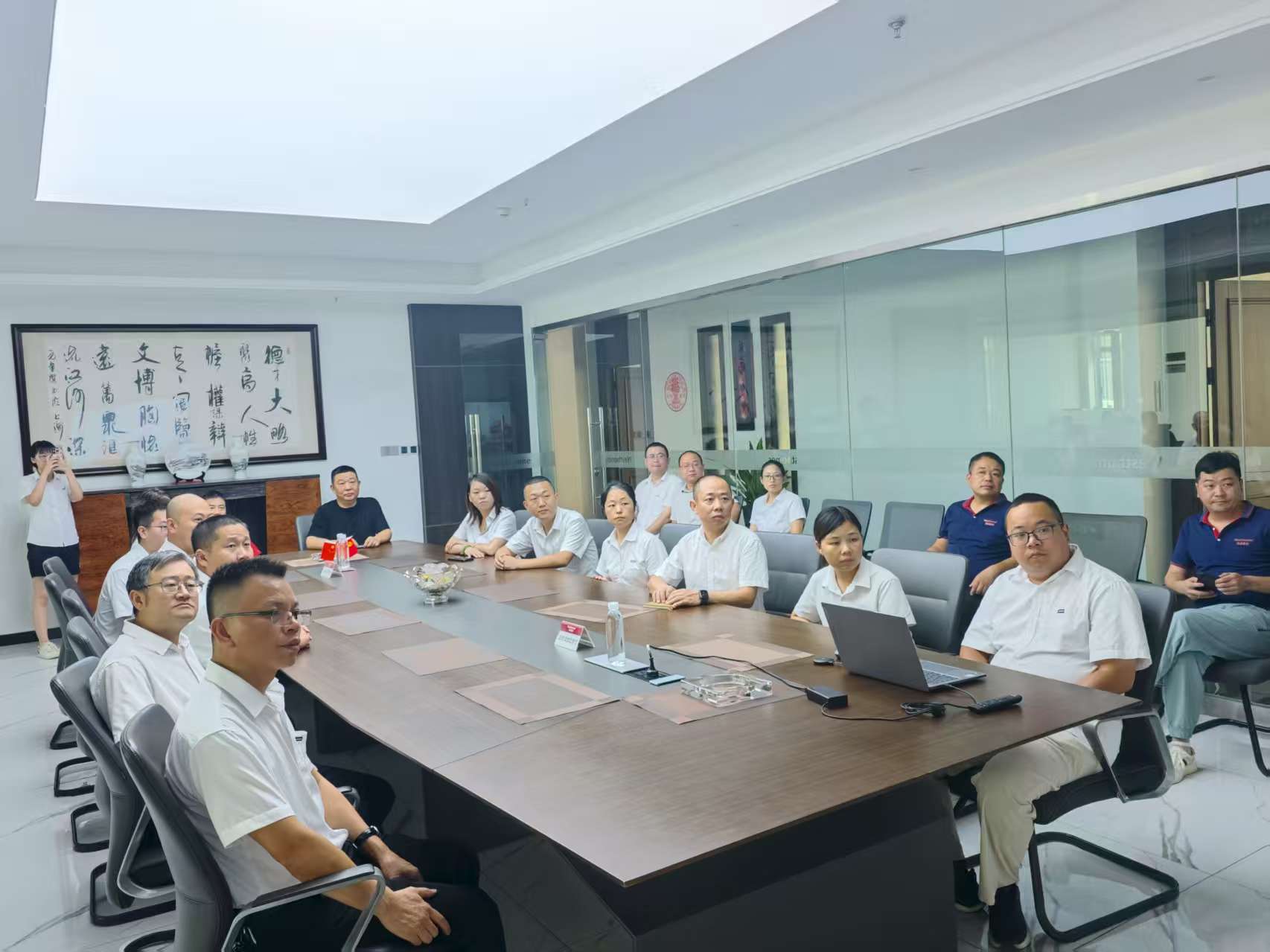 向胜利前进丨浙江西屋电气股份有限公司组织集中观看抗战胜利80周年阅兵盛况(图2) 用.jpg